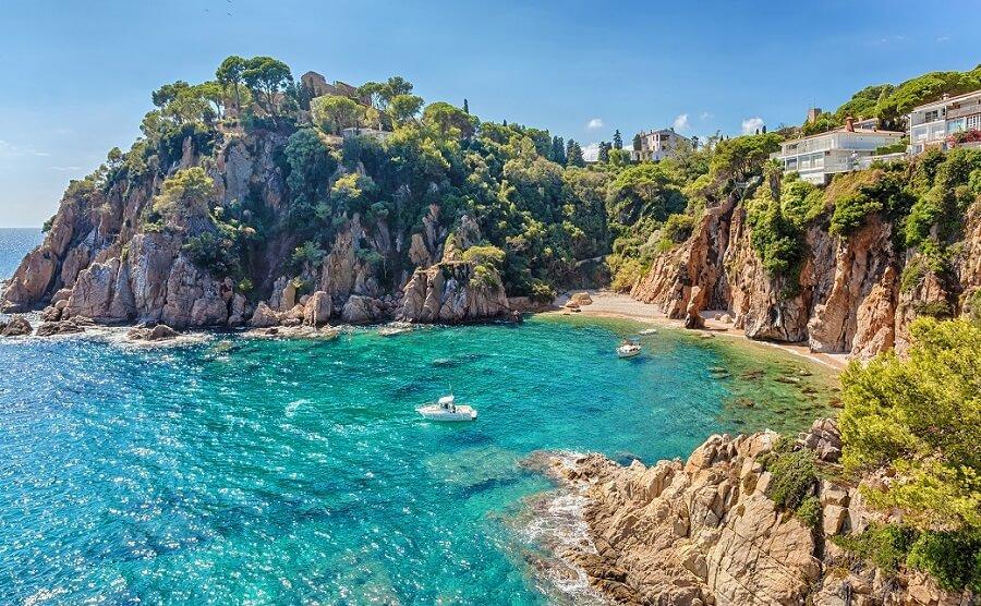 Blanes_Costa-Brava_shutterstock_514015597-Copy