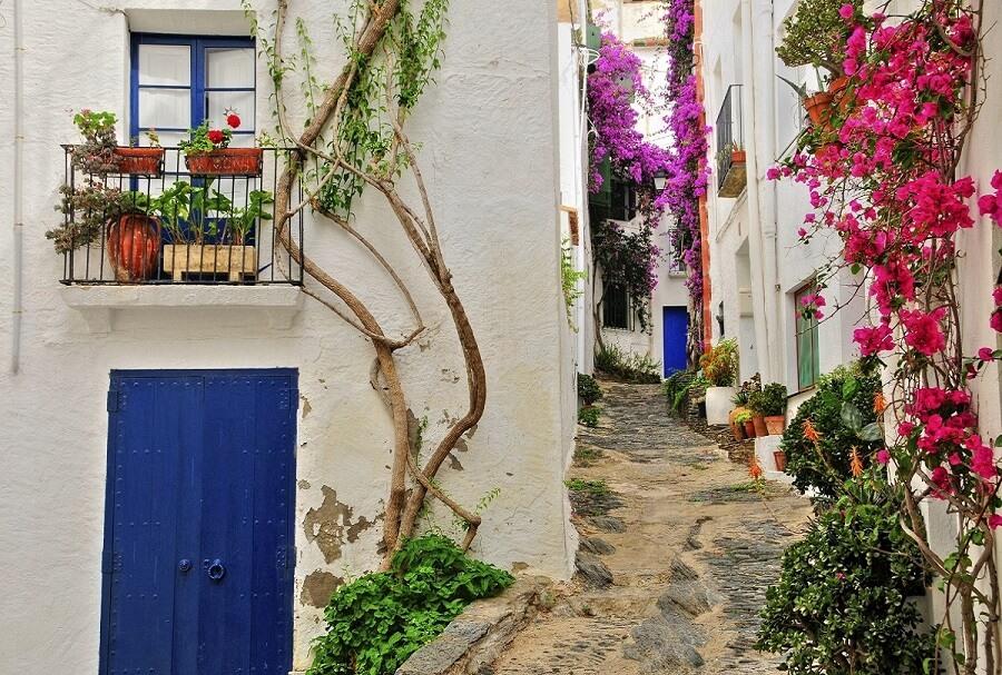 urlaubsguru.de_cadaques-costa-brava-istock_000039443290_large_12001