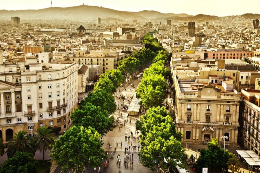 la-rambla-barcelona_iStock_000013773365_900x600
