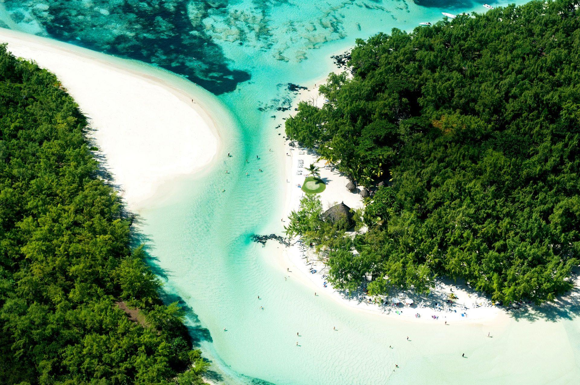 The island of Île aux Cerfs in Mauritius