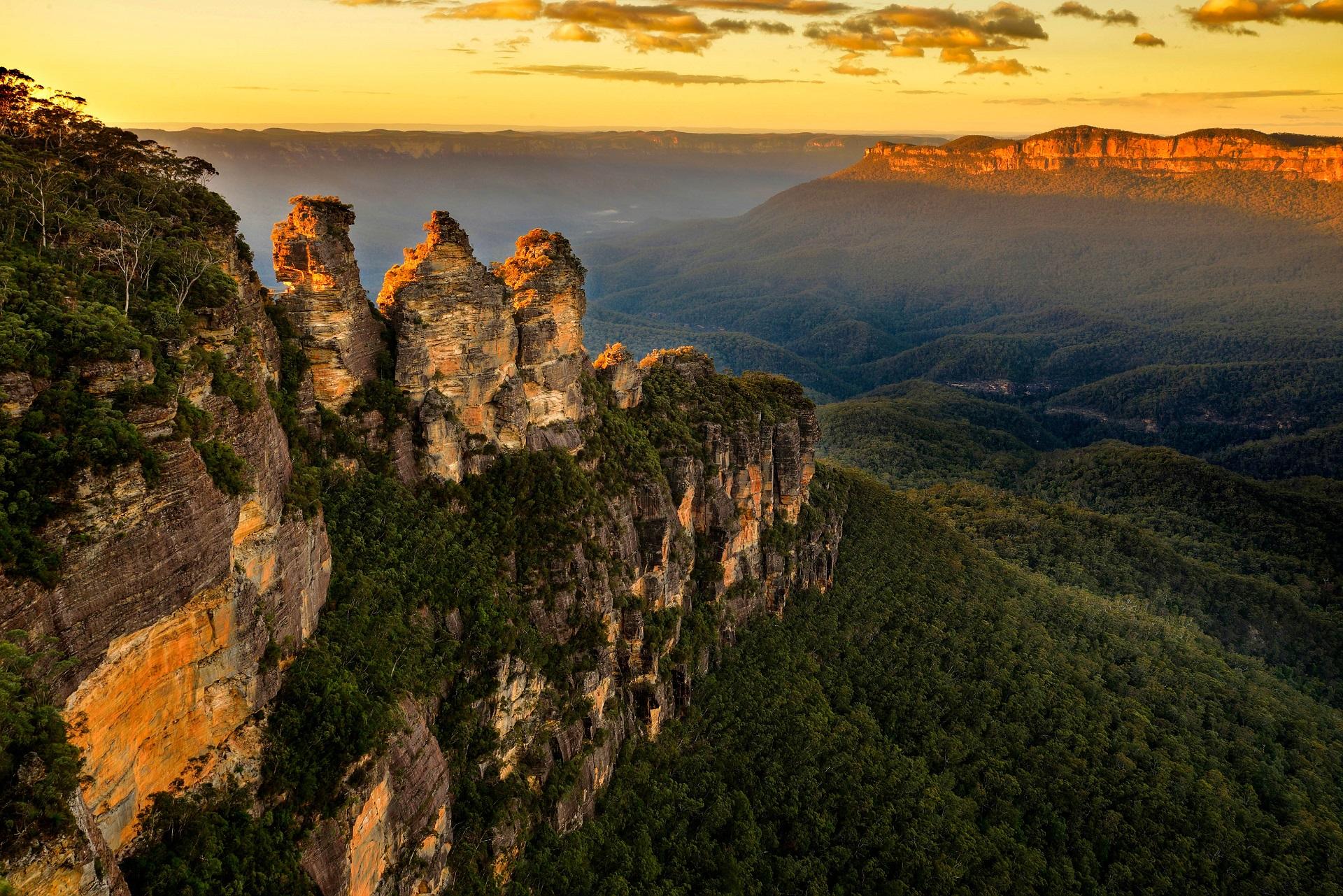 The Blue Mountains National Park is located near Sydney, Australia and is a true nature paradise