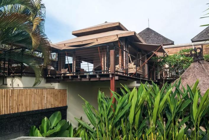 Sleeping in a treehouse and enjoying the view over rice terraces