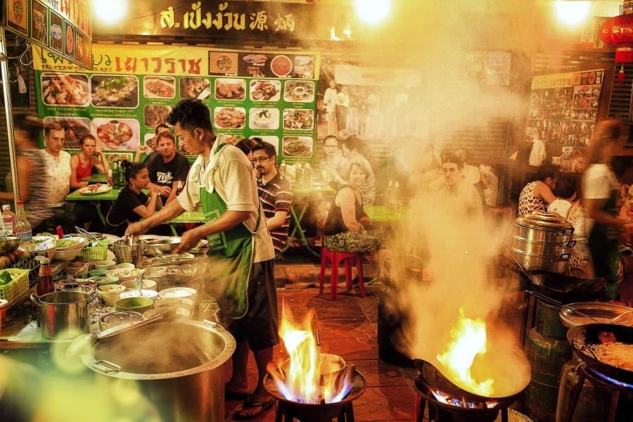 Sales-Thailand_Bangkok-Streetfood_Foto-Tourism-Authority-of-Thailand_BKK-1
