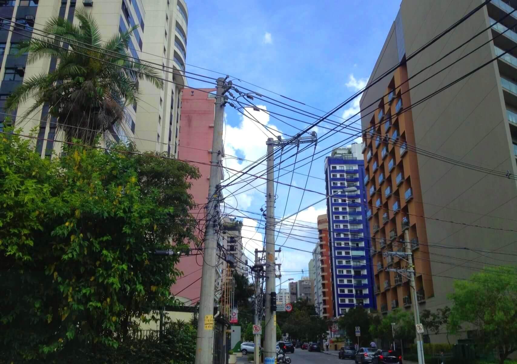 Cable mess in São Paulo
