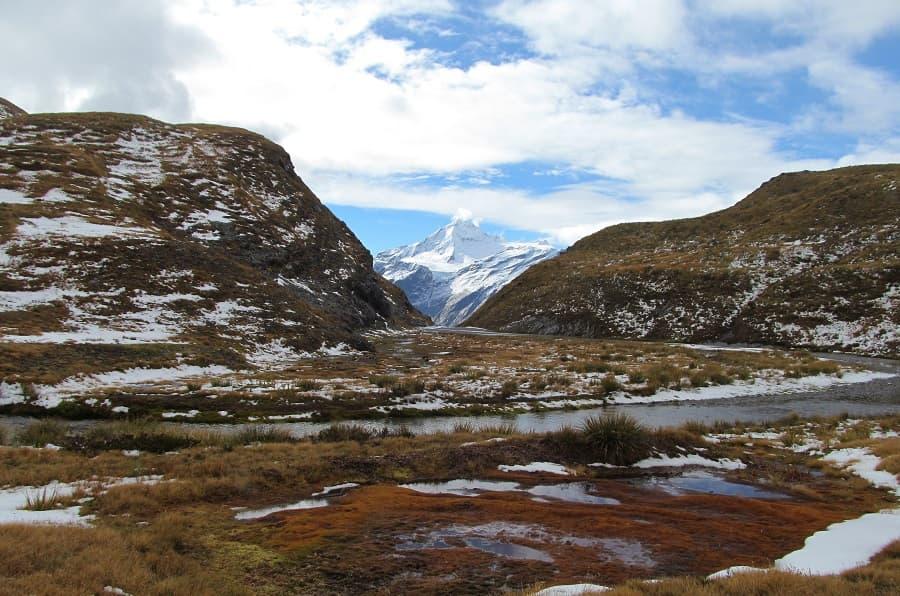 Cascade Saddle Route, New Zealand: This route is a multi-day alpine crossing that should only be attempted by hikers with good navigation skills and extensive experience in rough terrain. Otherwise, the risk of an accident is relatively high.