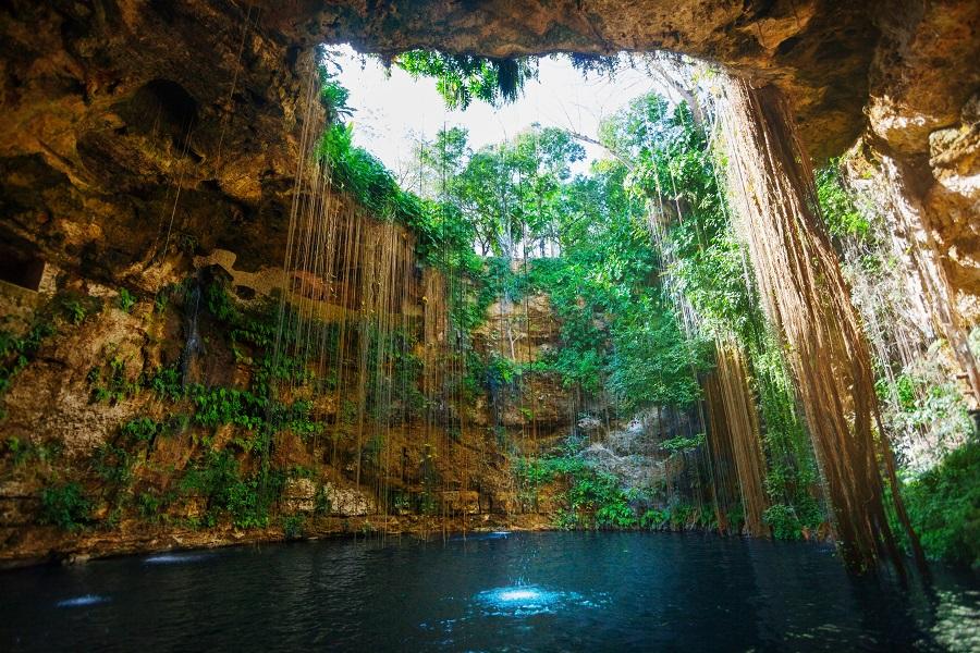 Cenote Ik Kil near Chichén Itzá