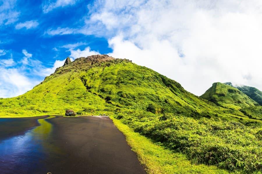 soufriere-volcano-is-the-highest-mountain-in-guadeloupe-french-department-in-caribbean-shutterstock_373292035-2