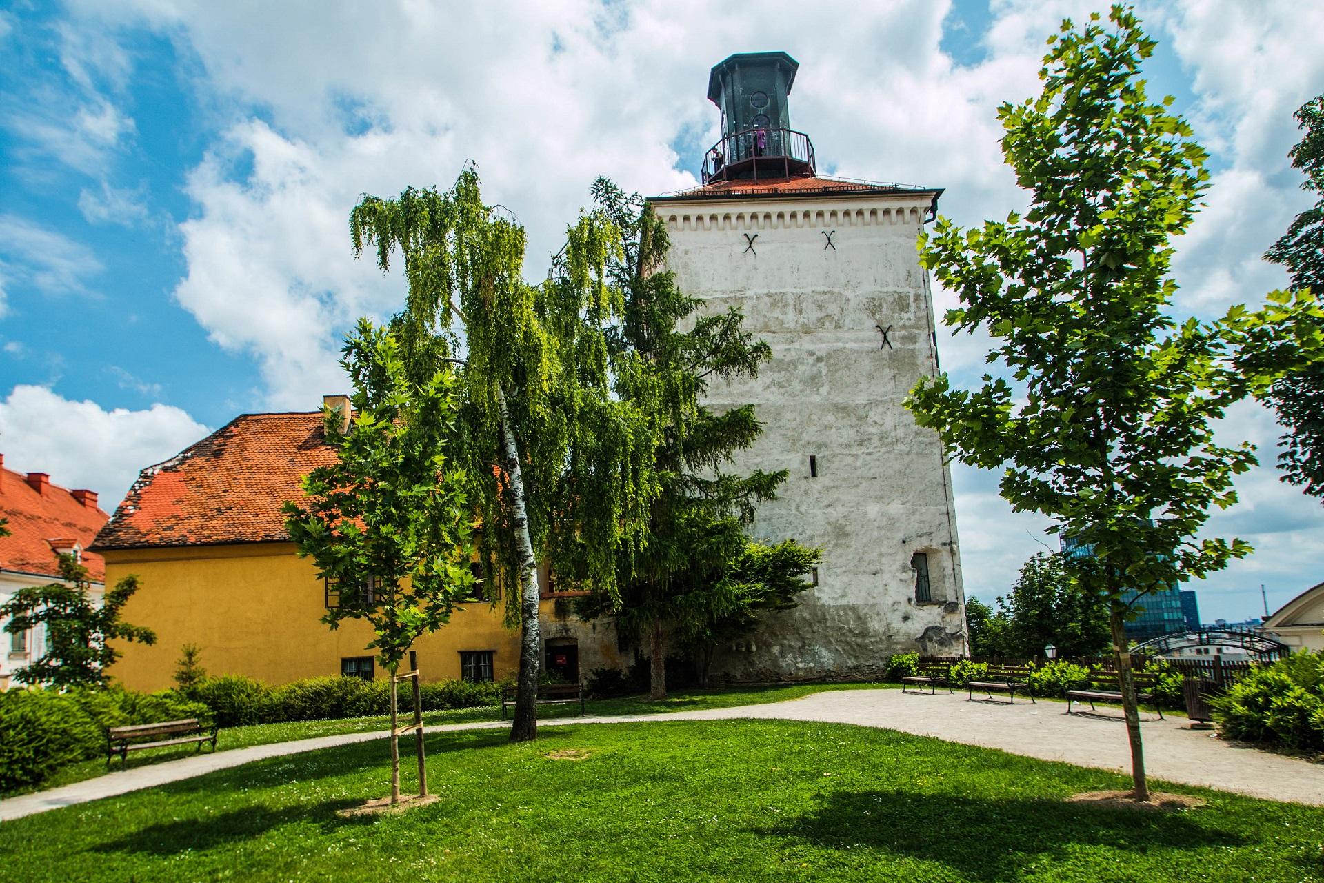 Lotrščak Tower Zagreb Croatia iStock_000069441469_Large-2