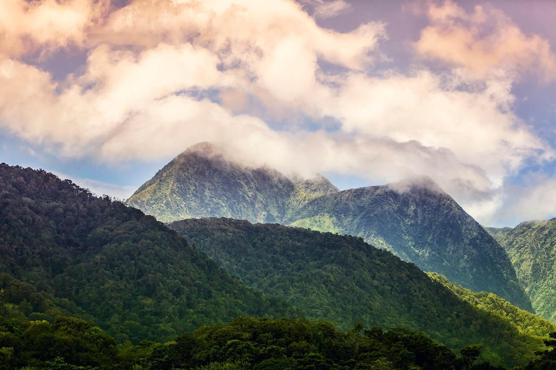 The volcano on Martinique shapes the landscape