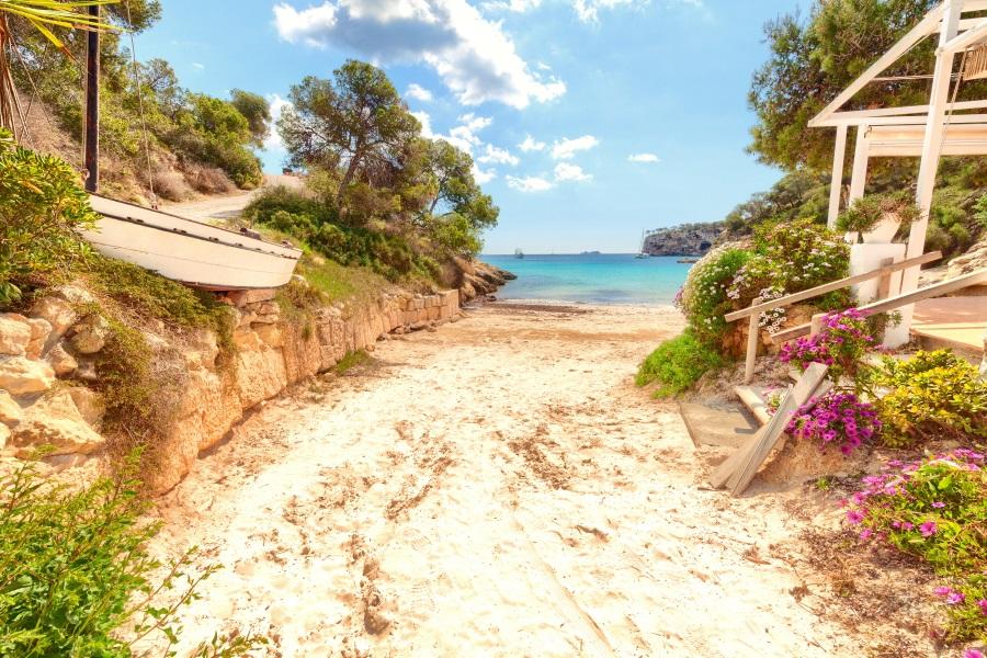 cala-portals-vells-calvia-mallorca_shutterstock_1541284952