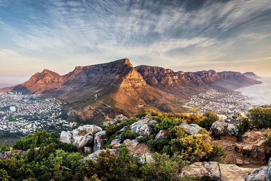 Table Mountain, illuminated by the evening sun, is one of the most impressive rock formations in South Africa.
