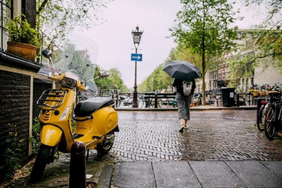 Amsterdam-in-the-rain-iStock-803063142