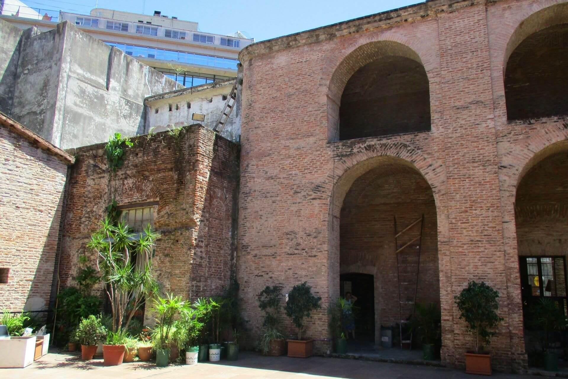 The courtyards at Plaza de Mayo offer you a tranquil oasis