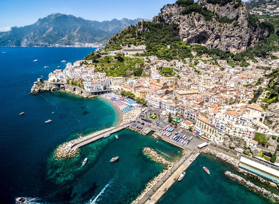Maiori-amalfi_shutterstock_472318327_900x600