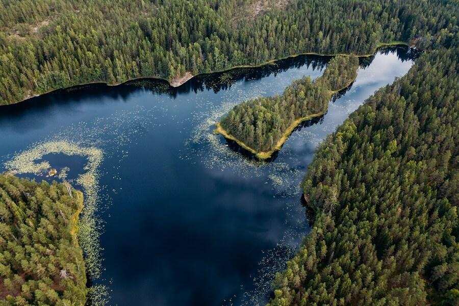 nuuksio_nationalpark_finnland_helsinki_shutterstock_1151446106