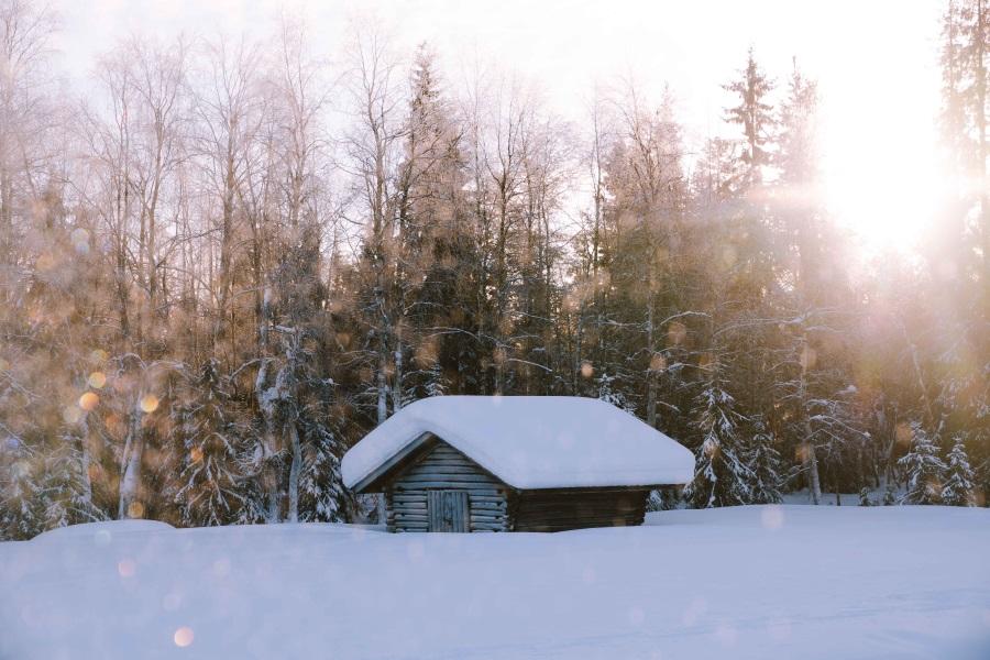 UG-Visit-Finland_Finland_snow_cabin_winter_yllaes_Jason-Charles-Hill