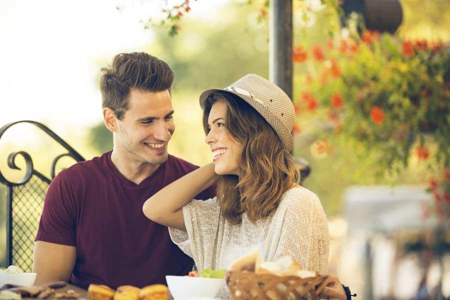 couple-in-love-rome-style