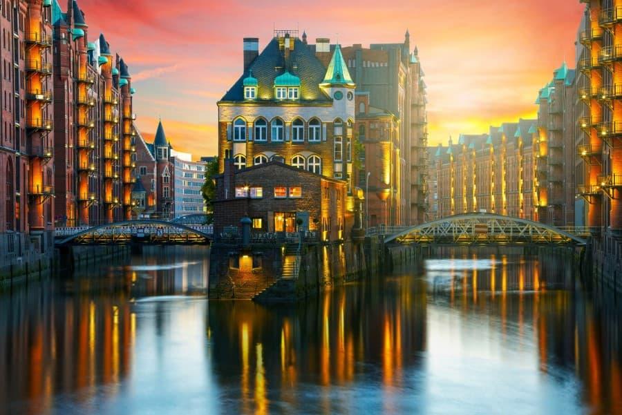 illuminated-warehouse-district-in-hamburg-at-night