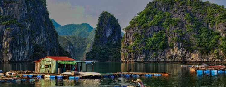 Descending Dragon Bay, Ha Long Bay, Vietnam