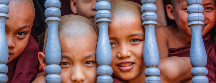 Kyauk Kalap Buddhist Temple, Hpa An, Myanmar