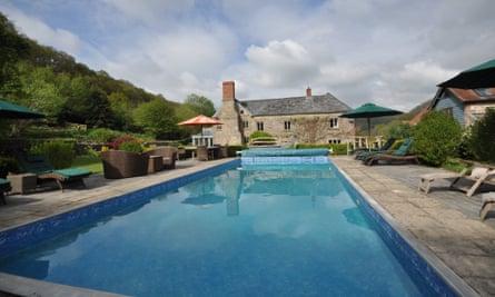 Outdoor pool at Deepdean The Cockerel (Forest of Dean)