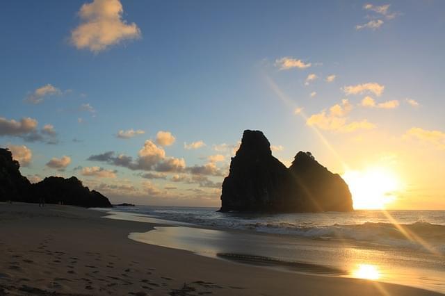 alba sulle spiagge di fernando de noronha