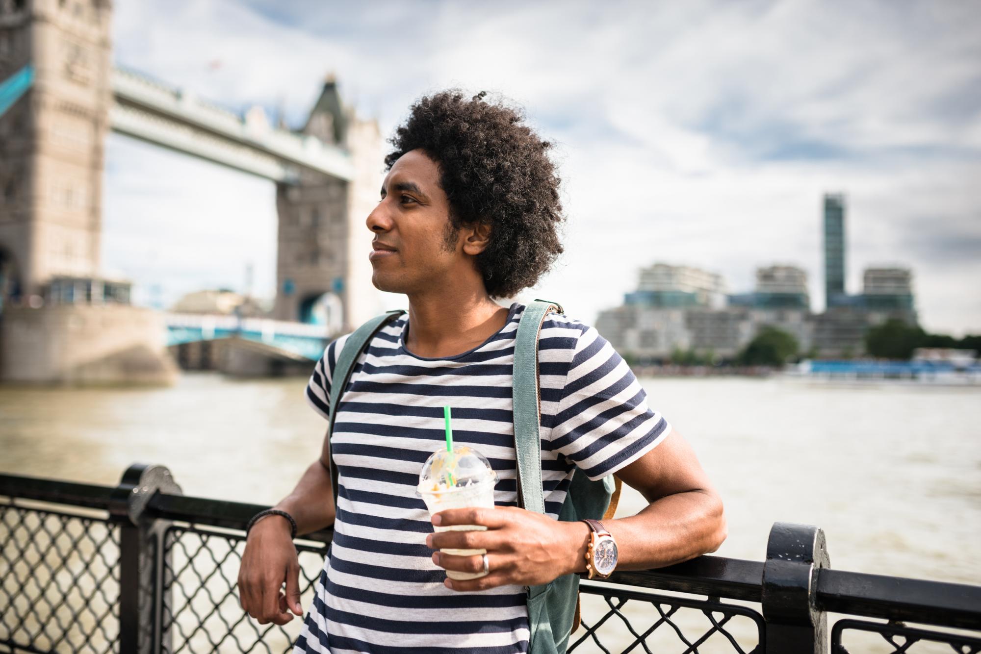 turista giovane a londra