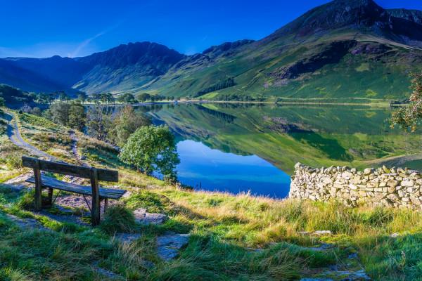 Il trekking attraversa spettacolari parchi nazionali come il Lake District ©Michael Conrad/Shutterstock