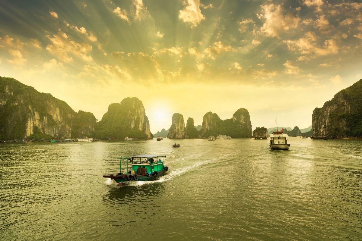 Halong Bay, top 41 activities in the jewel of Vietnam