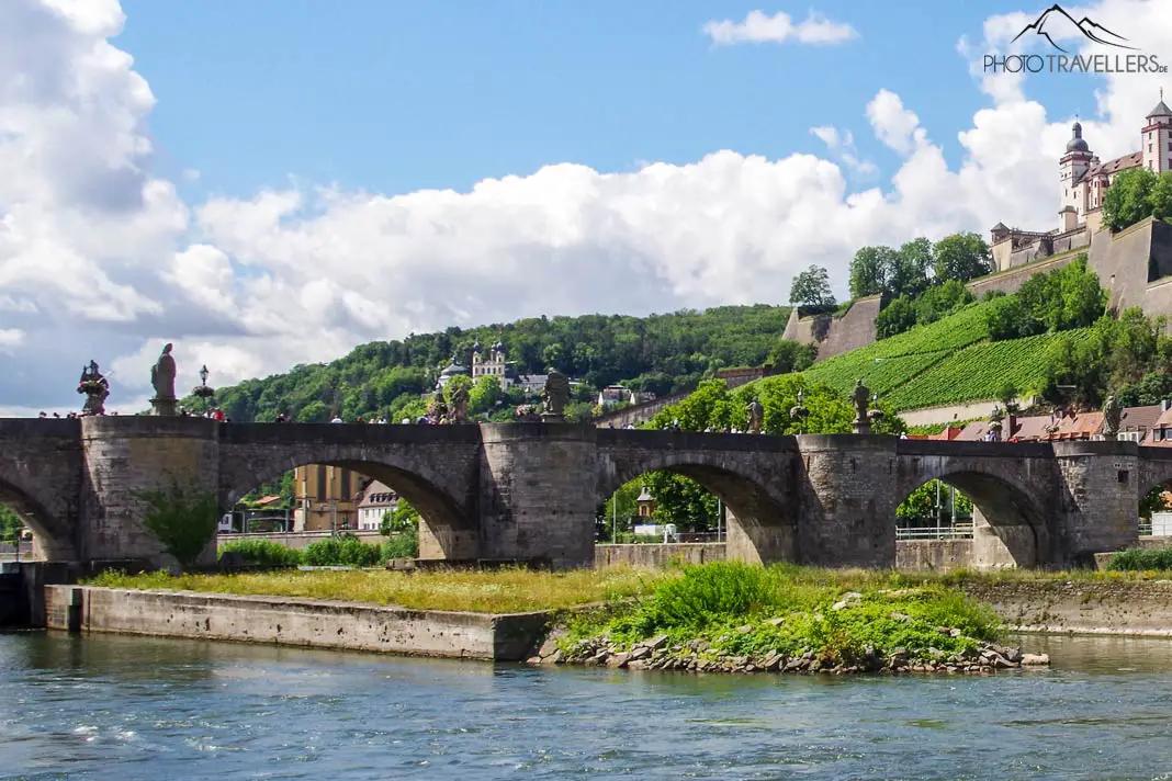 Die alte Mainbrücke in Würzburg ist sehr schön