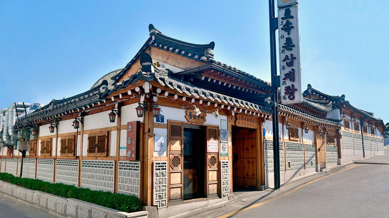 Tosokchon Samgyetang is known for its samgyetang.