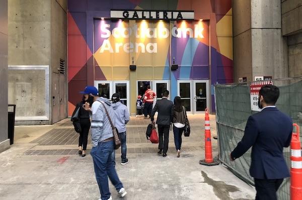 What it's like to see a hockey game at the stadium in Toronto - Canada Tips