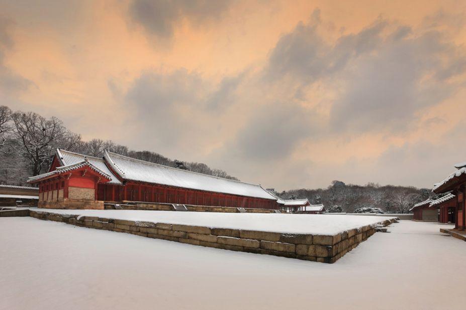 <strong>Jongmyo Shrine: </strong>Built by the first king of the Joseon Dynasty, Lee Seong Gye, the Jongmyo Shrine in Jongno-gu, Seoul, is where kings came to worship and conduct memorial services. A memorial service that's reenacted the first Sunday of each May incorporates music and dance from five centuries ago.