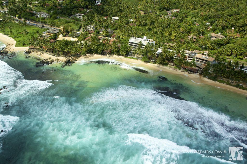 Scenic flight by Cinnamon Air